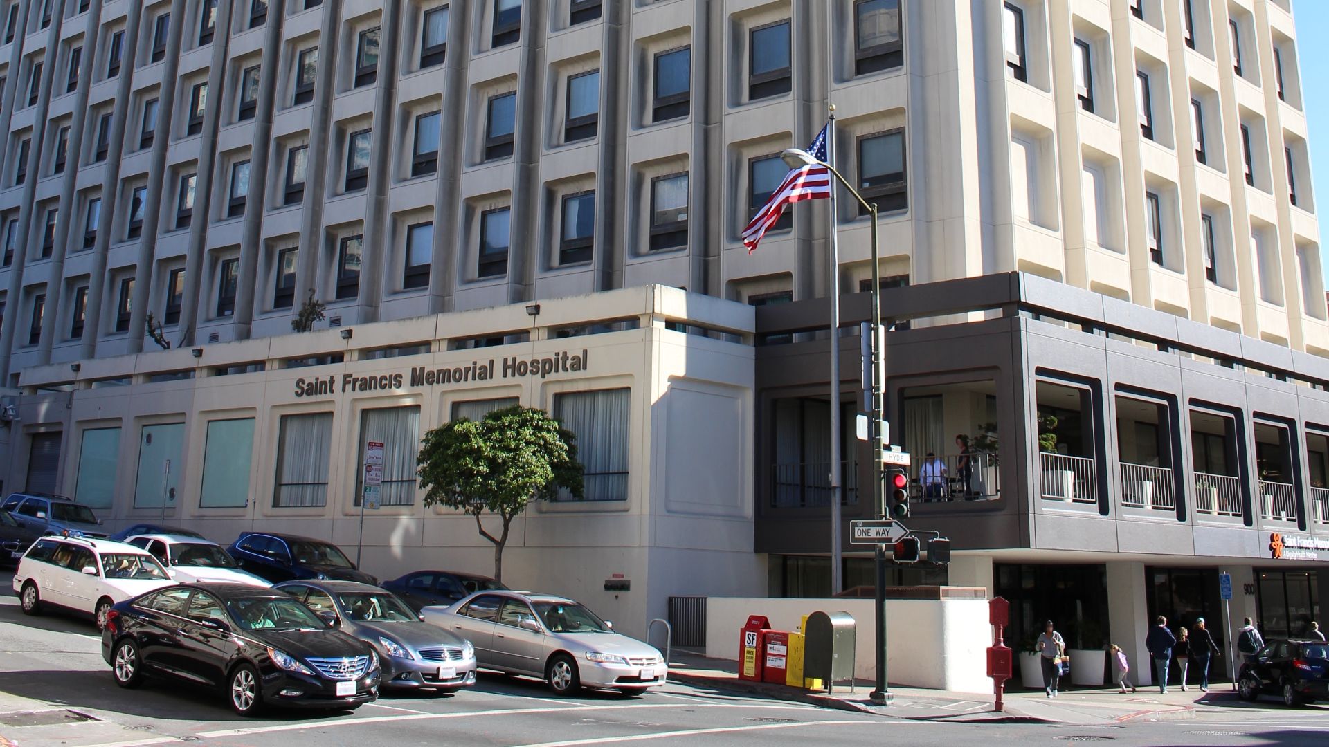 Saint Francis Memorial Hospital in San Francisco, California, USA
(Some number plates and faces blurred)