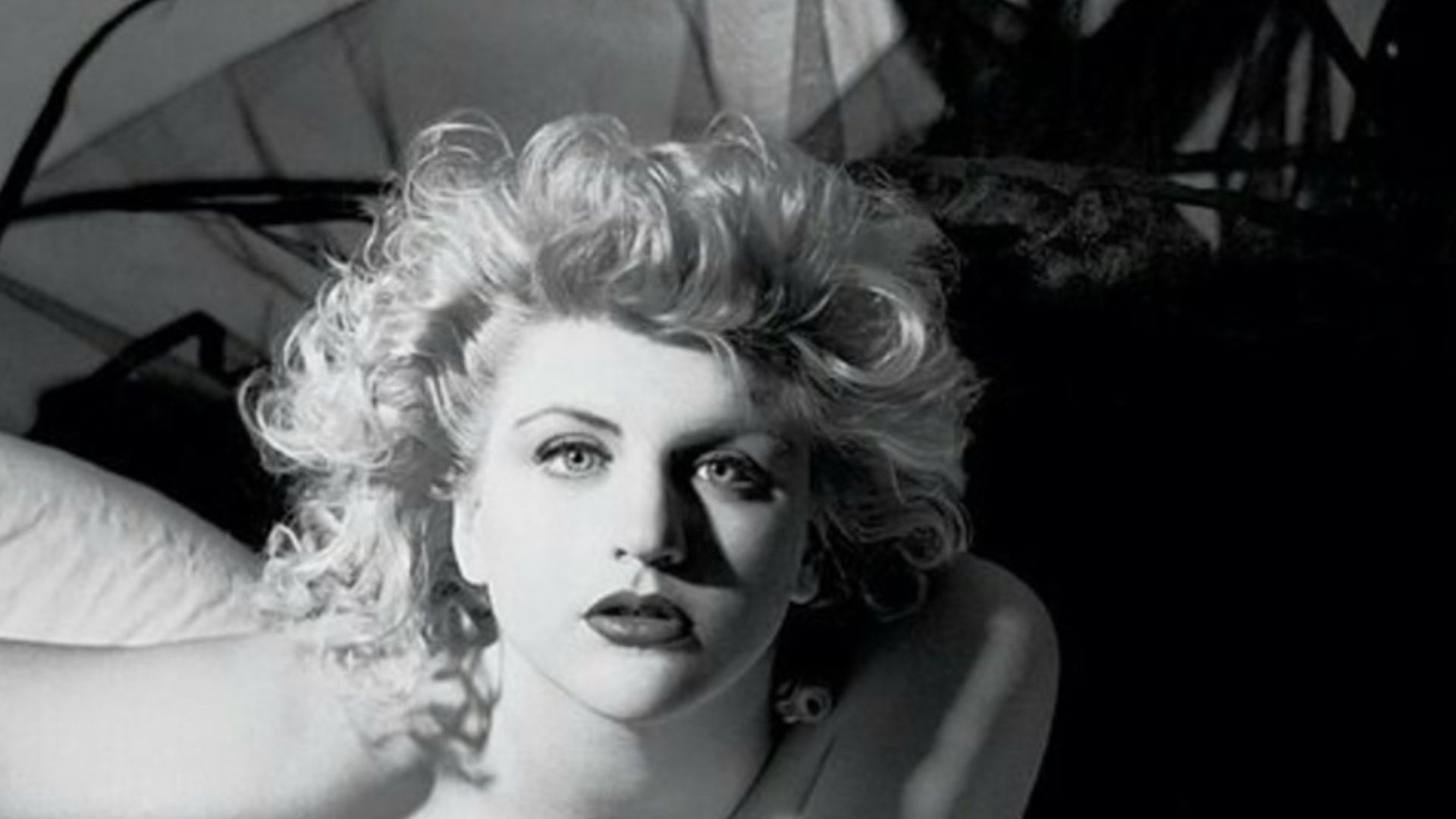 Publicity headshot of Courtney Love in 1986