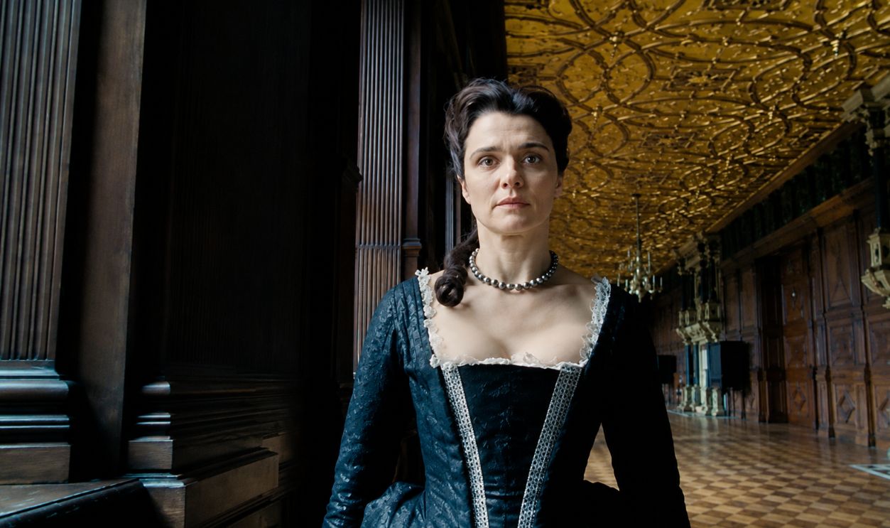 Screenshot from The Favourite (2018) 