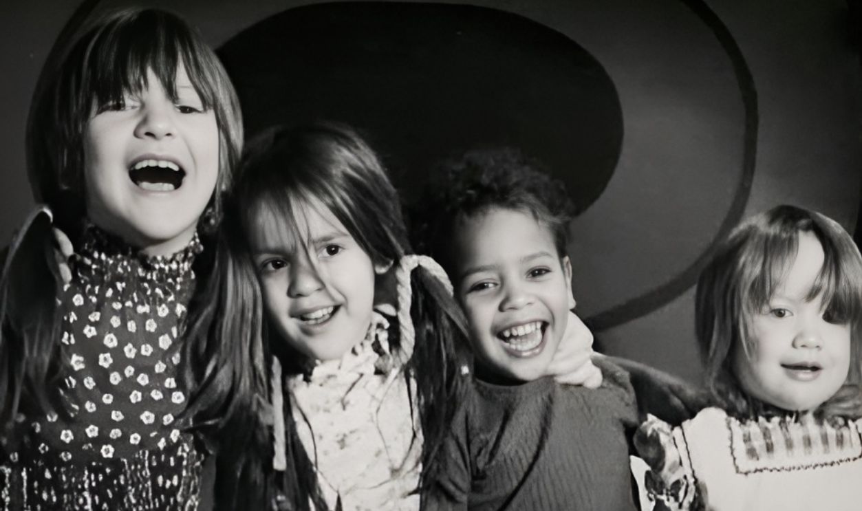 Undated childhood photo of Courtney Love with siblings 