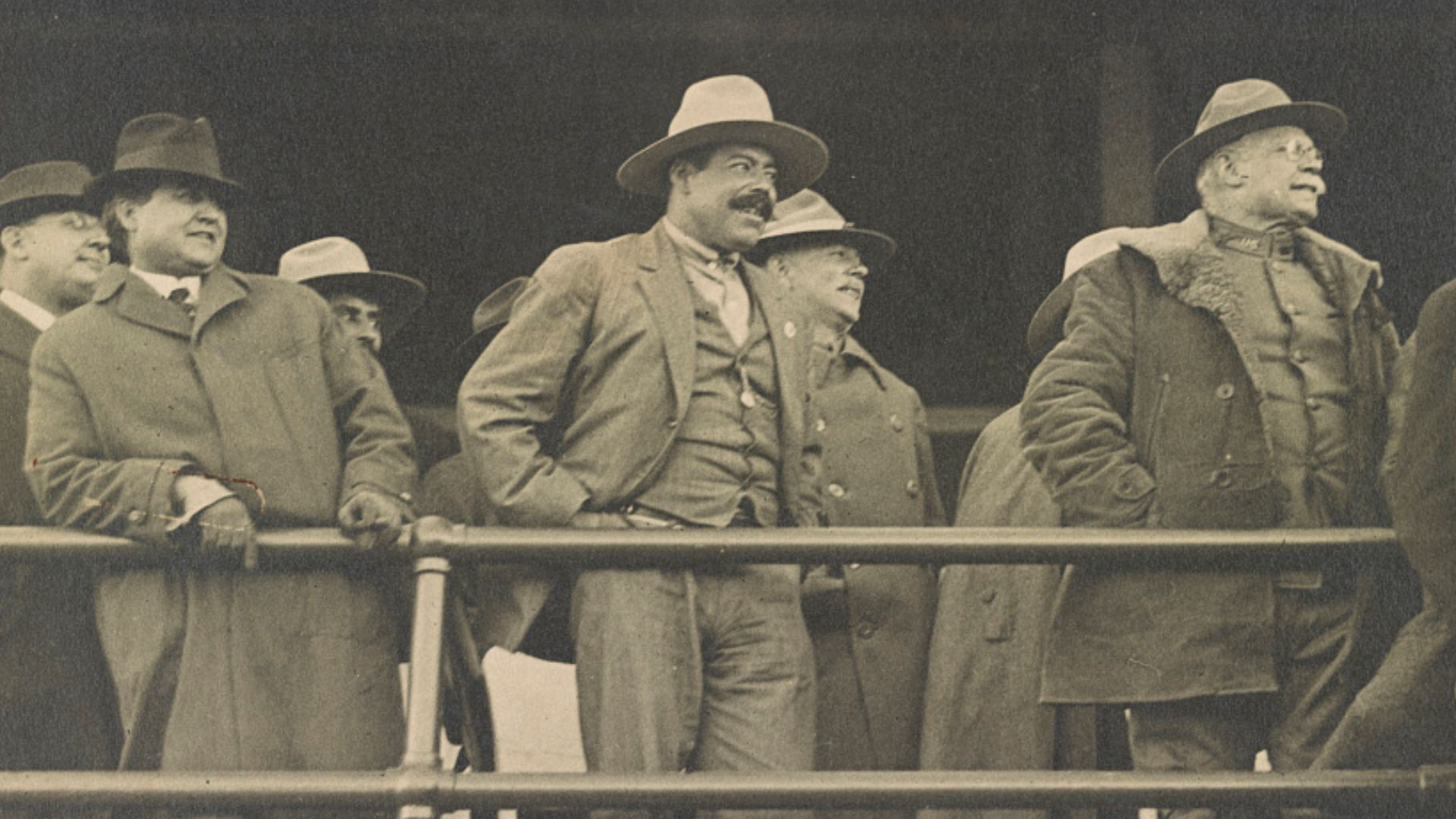 Title: Pancho Villa, General Hugh Scott, and others at a race track, Ciudad Juárez, Mexico] / Aultman & Dorman
Abstract/medium: 1 photograph : gelatin silver print ; sheet 19 x 26 cm.