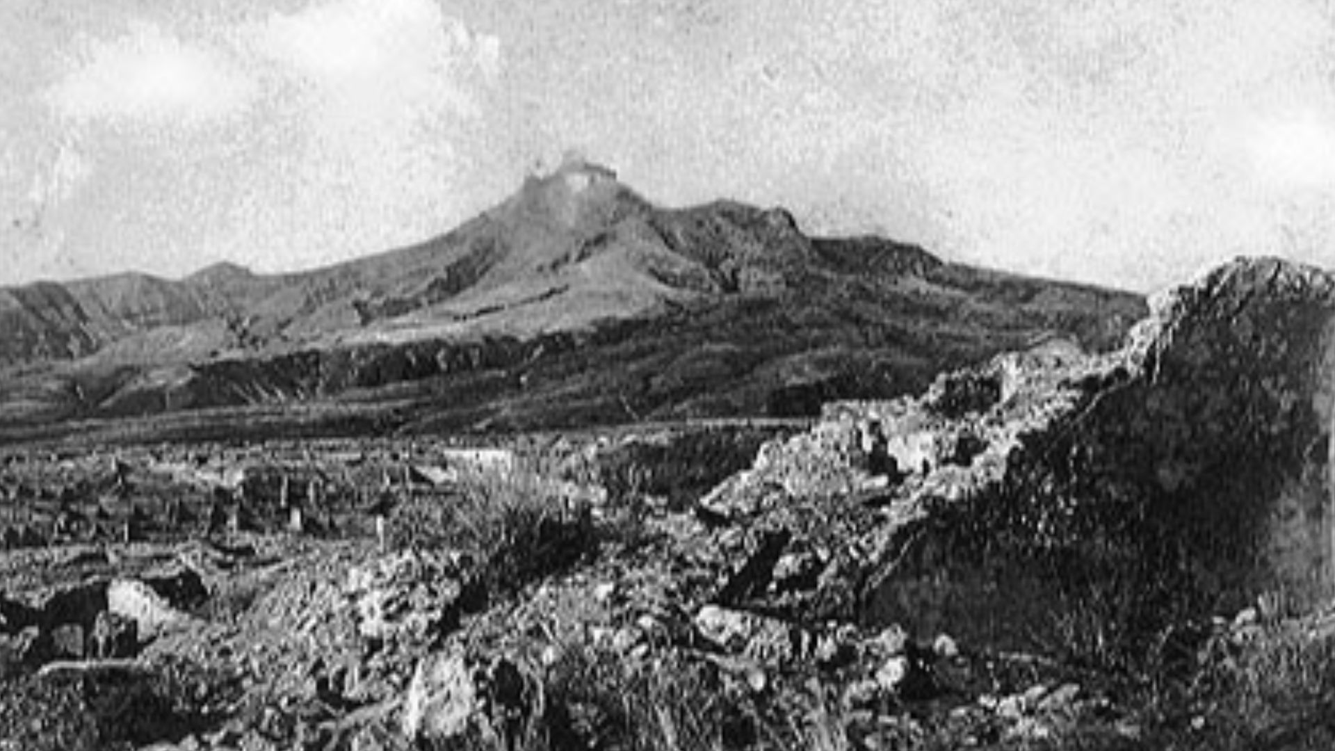 View of Mt. Pelee after the collapse of the volcanic spine.