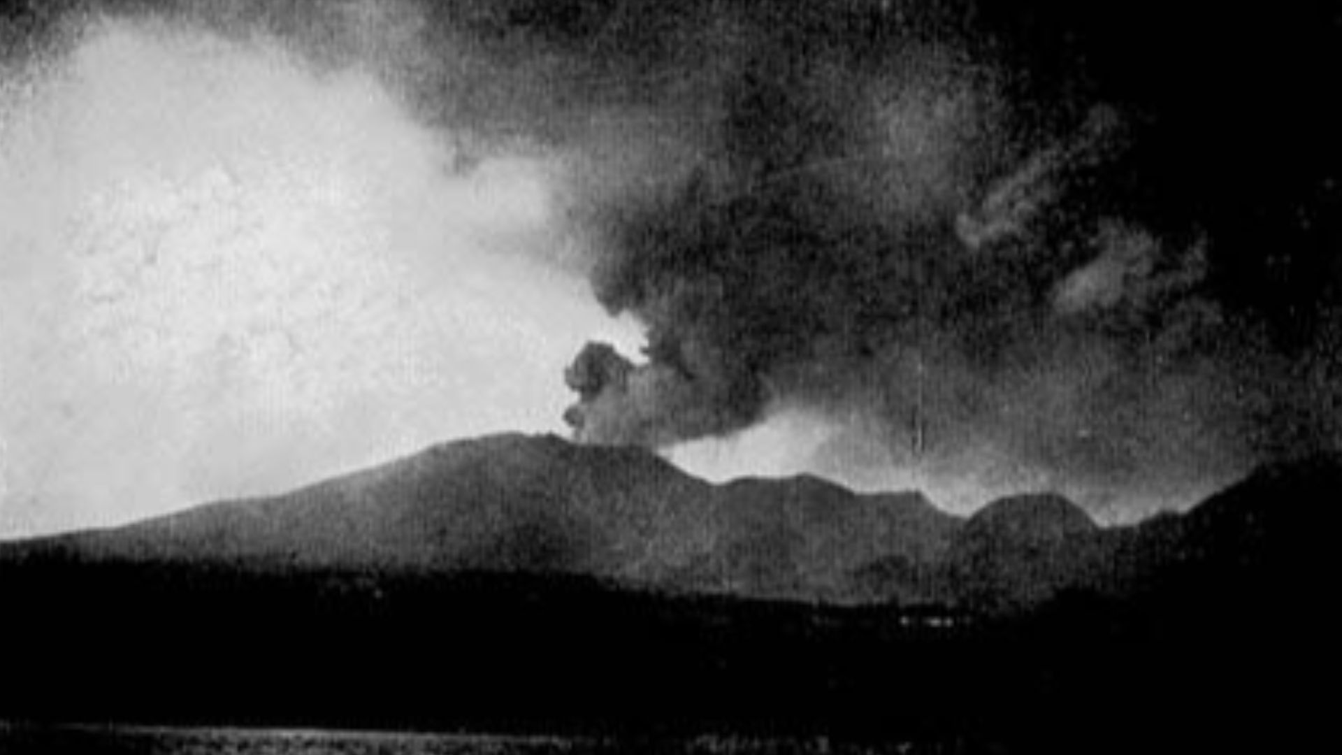 Mt. Pelee is famous for the May 8, 1902 eruption which killed 29,000 people and destroyed the city of St. Pierre. This is the largest number of casualties for a volcanic eruption during the 20th century.