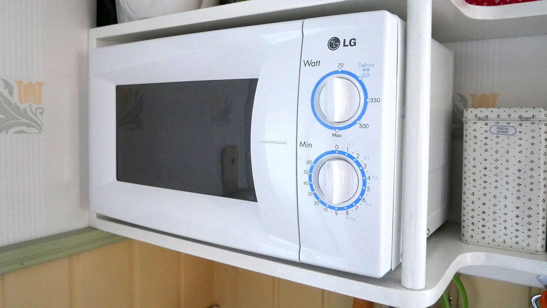 LG Microwave oven.
