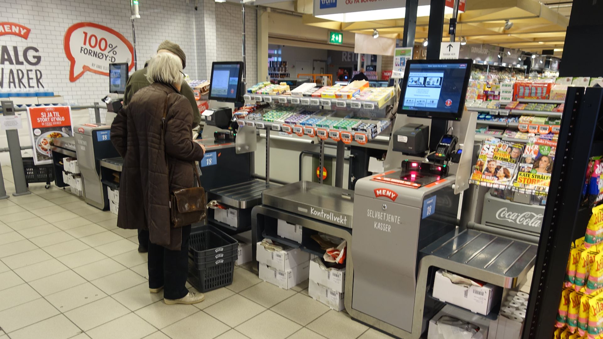 Self-service check-out, i.e. self-checkout with barcode scanning and payment machine, (selvbetjent kasse med vareskanning og betalingsautomat) for customers at a grocery store/supermarket in Norway. Also supermarket interior, etc. Meny Supermarket in Indu