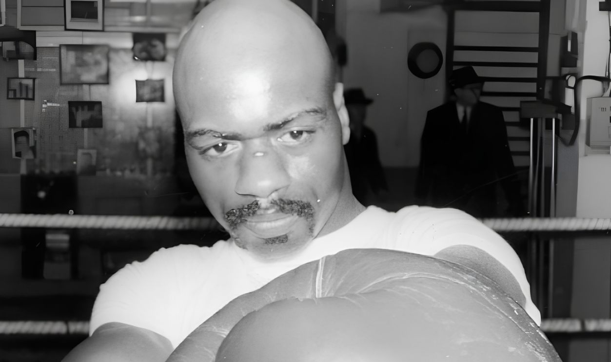 1965: Boxer Rubin Carter trains in the ring. 