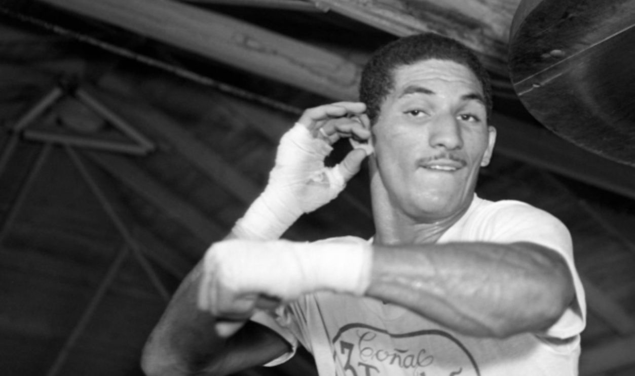 HAVANA, CUBA - JULY, 1959:  Middleweight professional boxer Florentino Fernandez (1936-2013) of Cuba poses for a portrait while training on the speed bag circa July, 1959 in Havana, Cuba.
