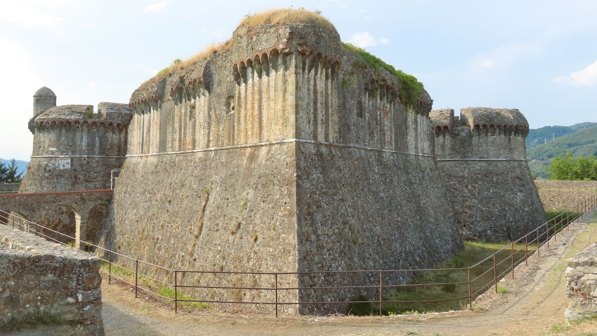 Rivellino della fortezza di Sarzanello