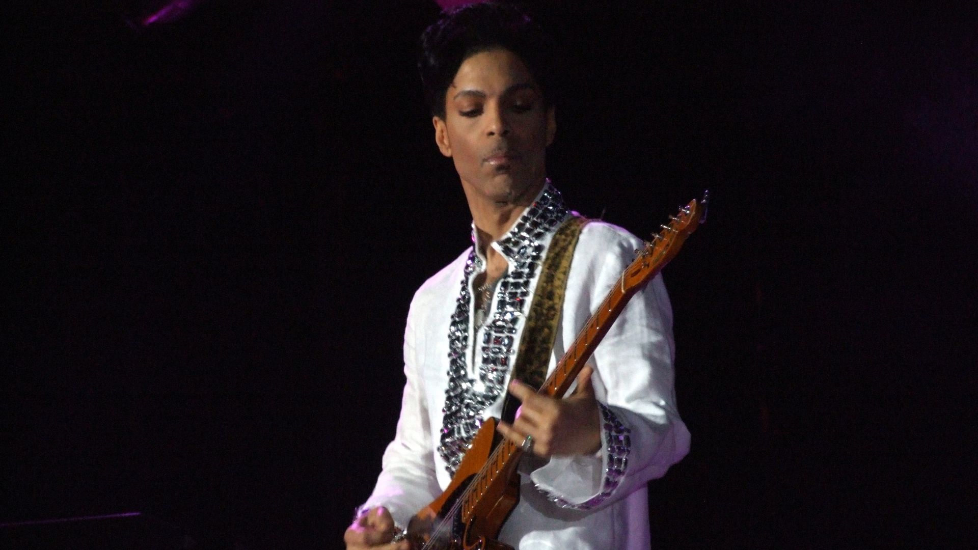 Prince playing at Coachella 2008.
