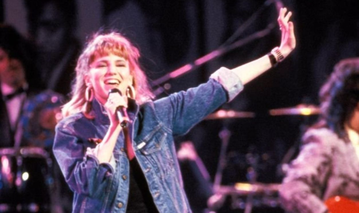 (MANDATORY CREDIT Ebet Roberts/Getty Images) UNITED STATES - JANUARY 01: Photo of Debbie GIBSON