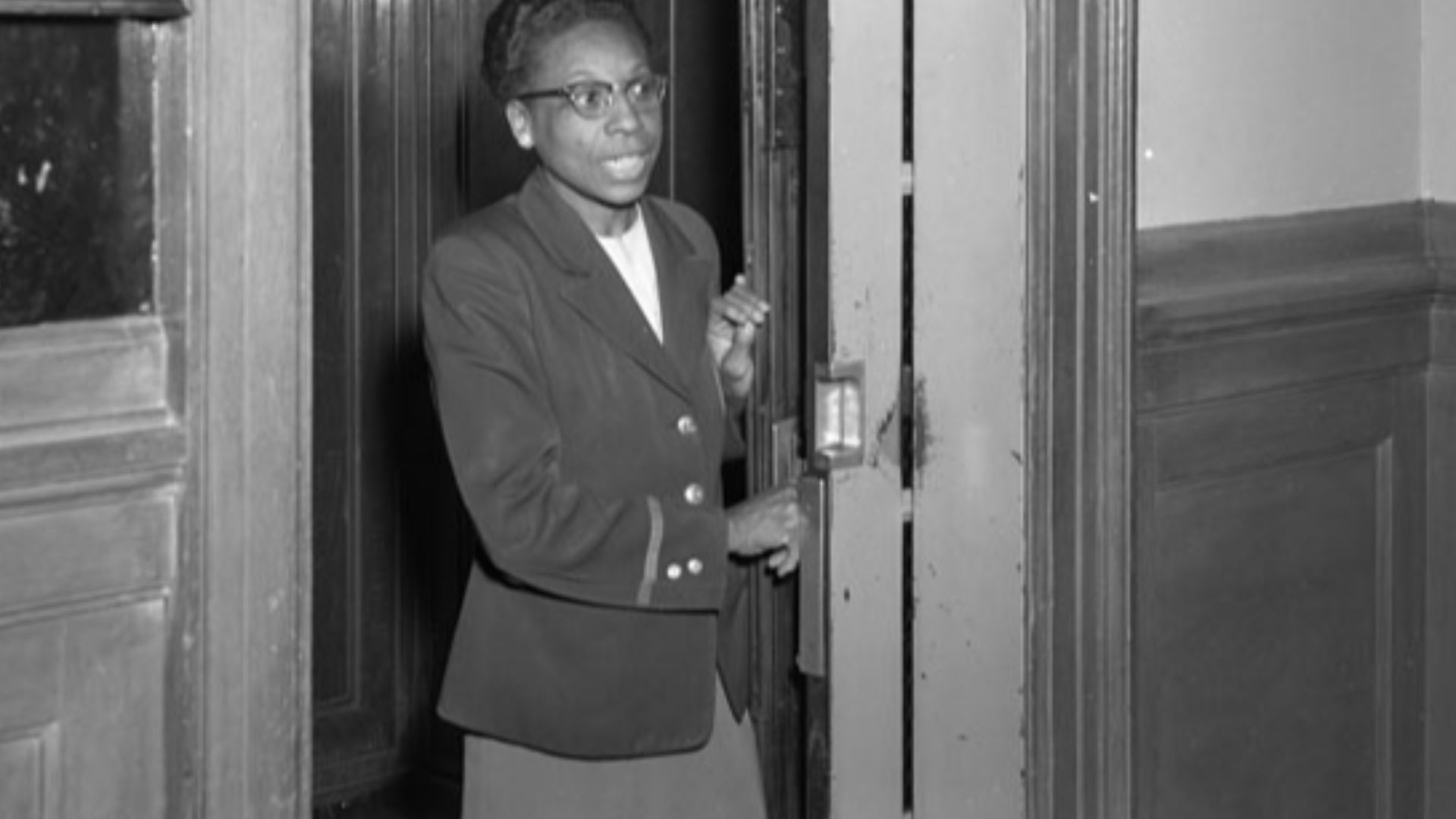 Title: Mosque elevator operator
Creator:  Adolph B. Rice Studio
Date: March 26, 1958
Identifier: Rice Collection 1824C
Format:  1 negative, safety film, 4 x 5 in.
Rights Info:   No known restrictions on publication.

Repository:   Library of Virginia, Pri