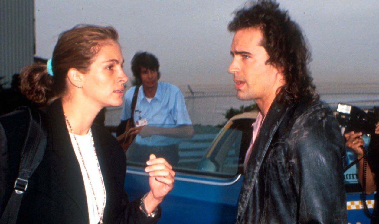 101125 09: Actress Julia Roberts talks with actor Jason Patric in the Los Angeles International Airport in CA., August 12, 1991.