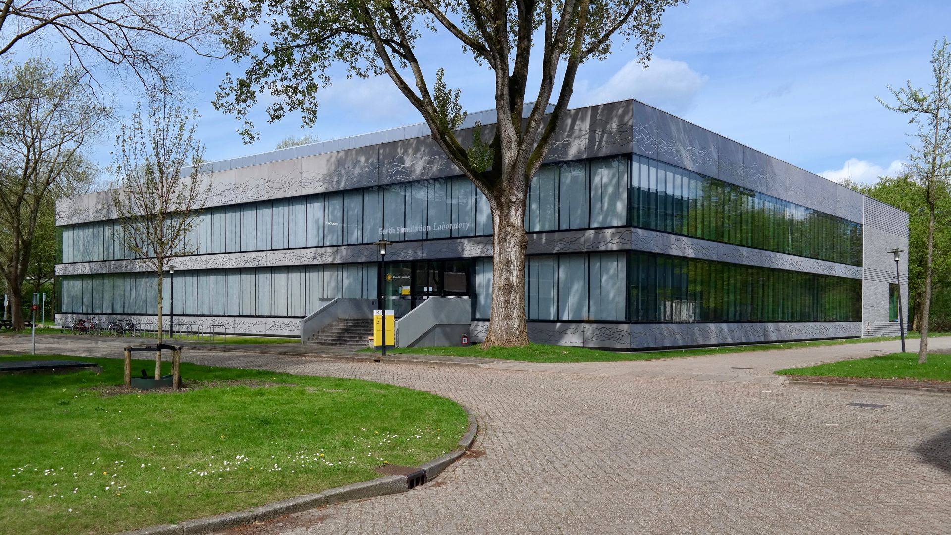 Earth Simulation Lab, voorheen Robert J. van de Graafflaboratorium, aan de Princetonlaan in Utrecht.