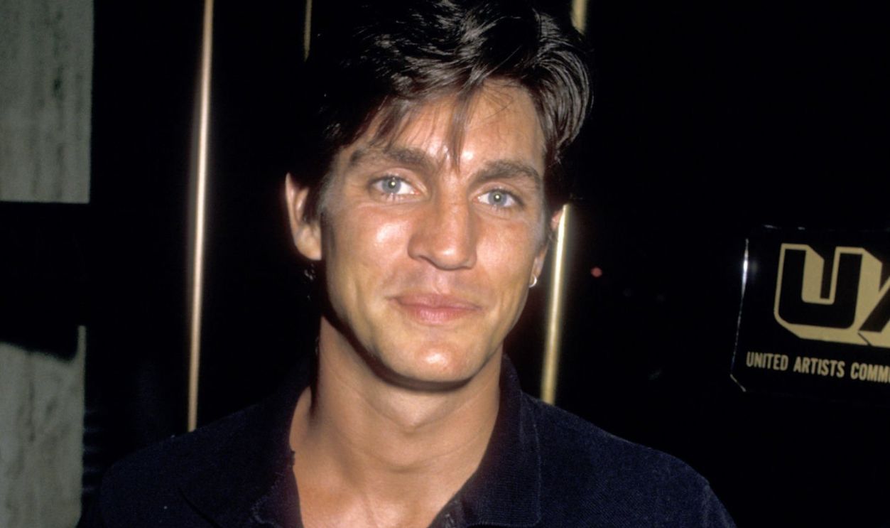 Actor Eric Roberts attends the 'Dirty Dancing' New York City Premiere on August 17, 1987 at Gemini 1 & 2 Theater in New York City, New York. 
