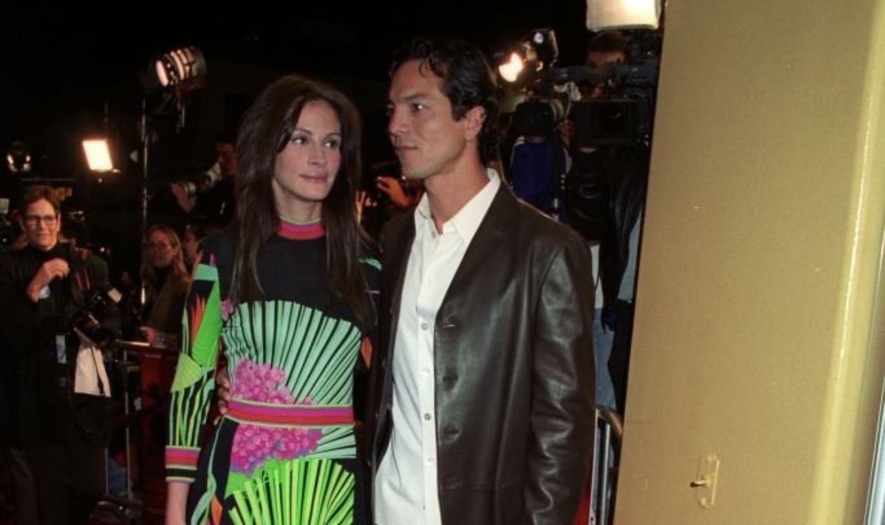 Julia Roberts in Pucci with Benjamin Bratt 