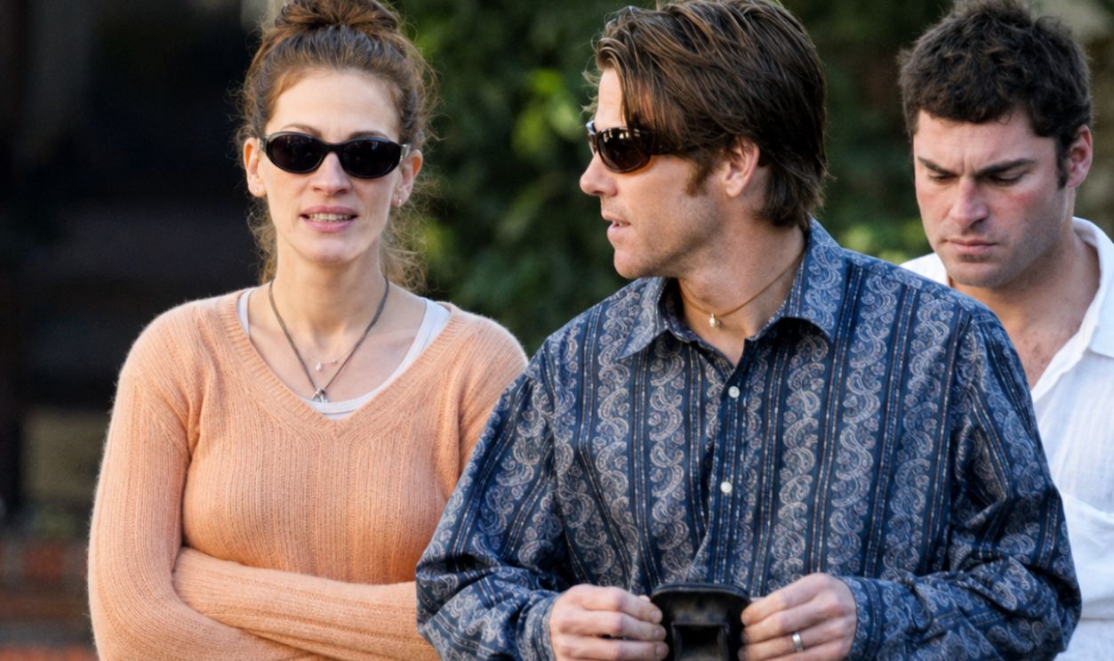 LOS ANGELES, CA - DECEMBER 01: Julia Roberts and Danny Moder are seen on December 01, 2002 in Los Angeles, California.
