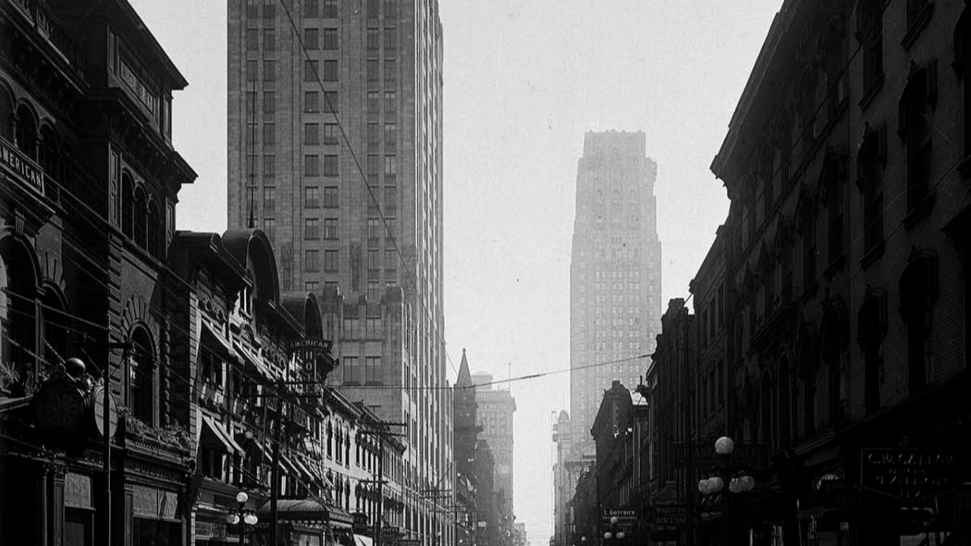 File:1930 Toronto KingSt looking East to BaySt.jpg
