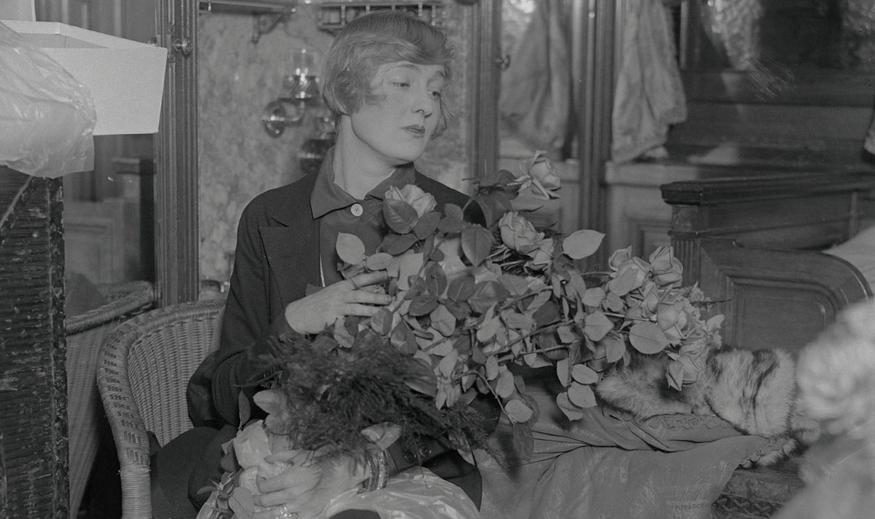 Arrival of Peggy Joyce, best customer of marriage license clerk, on Berengaria, August 27, passed almost unnoticed due to concentration of attention on Gertrude Ederle. Peggy brought back a sprained ankle and an abscessed tooth and didn't seem in the best of spirits. 