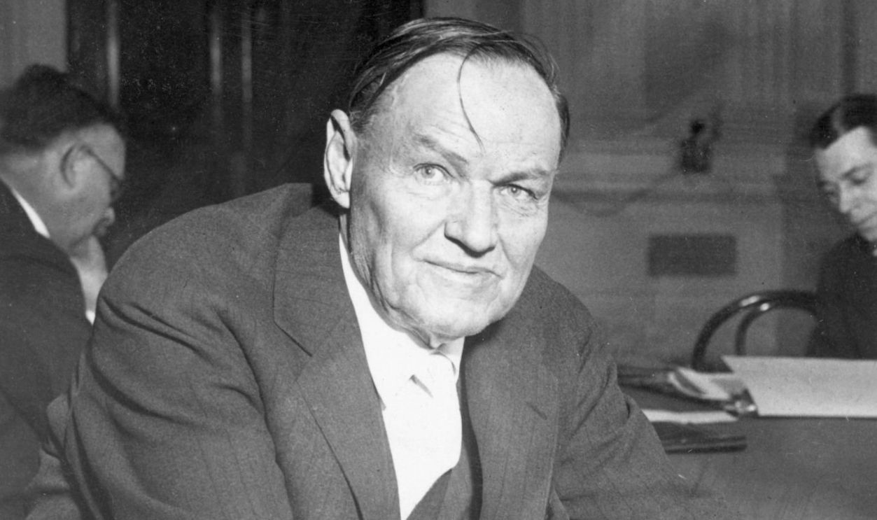 2nd January 1926: American lawyer Clarence Darrow (1857 - 1938) sits at a desk at the House Judiciary Committee, Washington, D.C. 