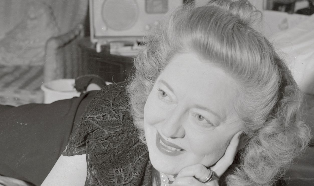  Through her many marriages and observances of mankind in general and man in particular, Peggy Hopkins Joyce has named ten men who she deems the most attractive in the United States today.
