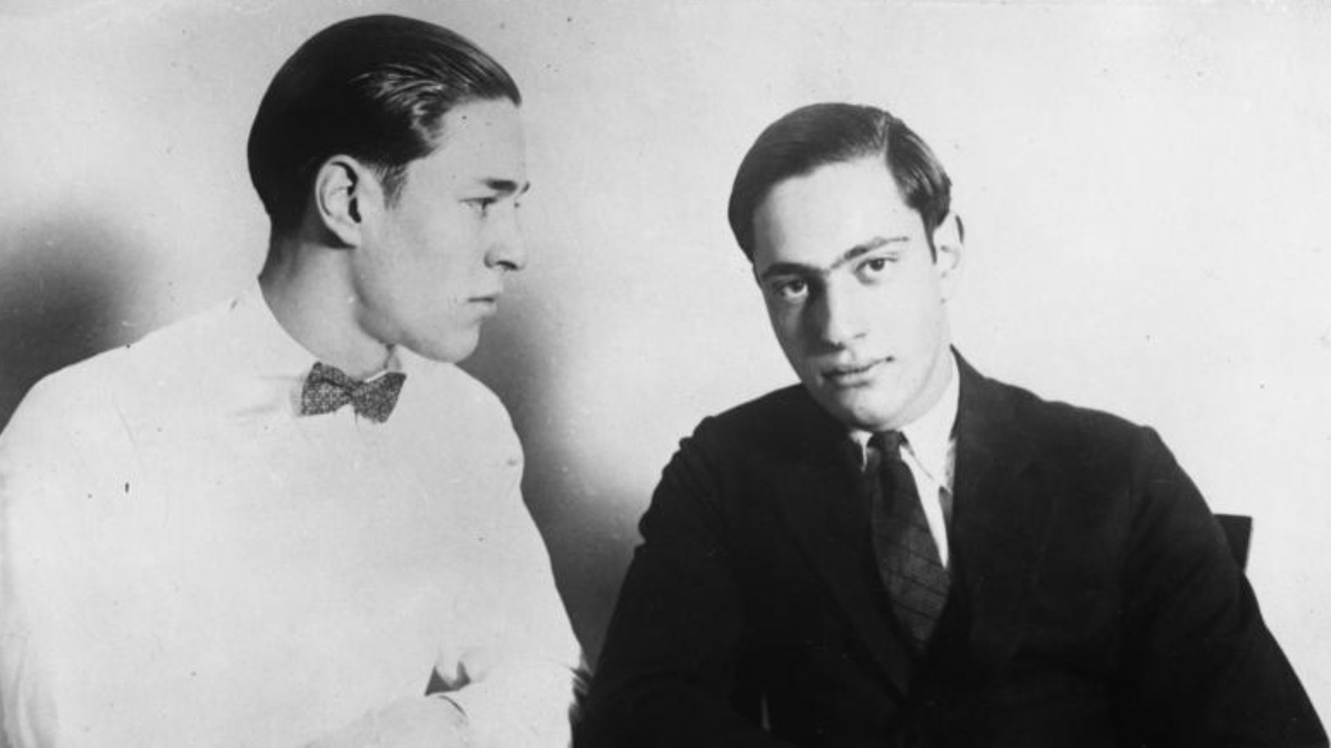 For documentary purposes the German Federal Archive often retained the original image captions, which may be erroneous, biased, obsolete or politically extreme. Zu dem sensationellen Mordprozess der amerik. Millionärssöhne Richard Loeb und Nathan Leopold 