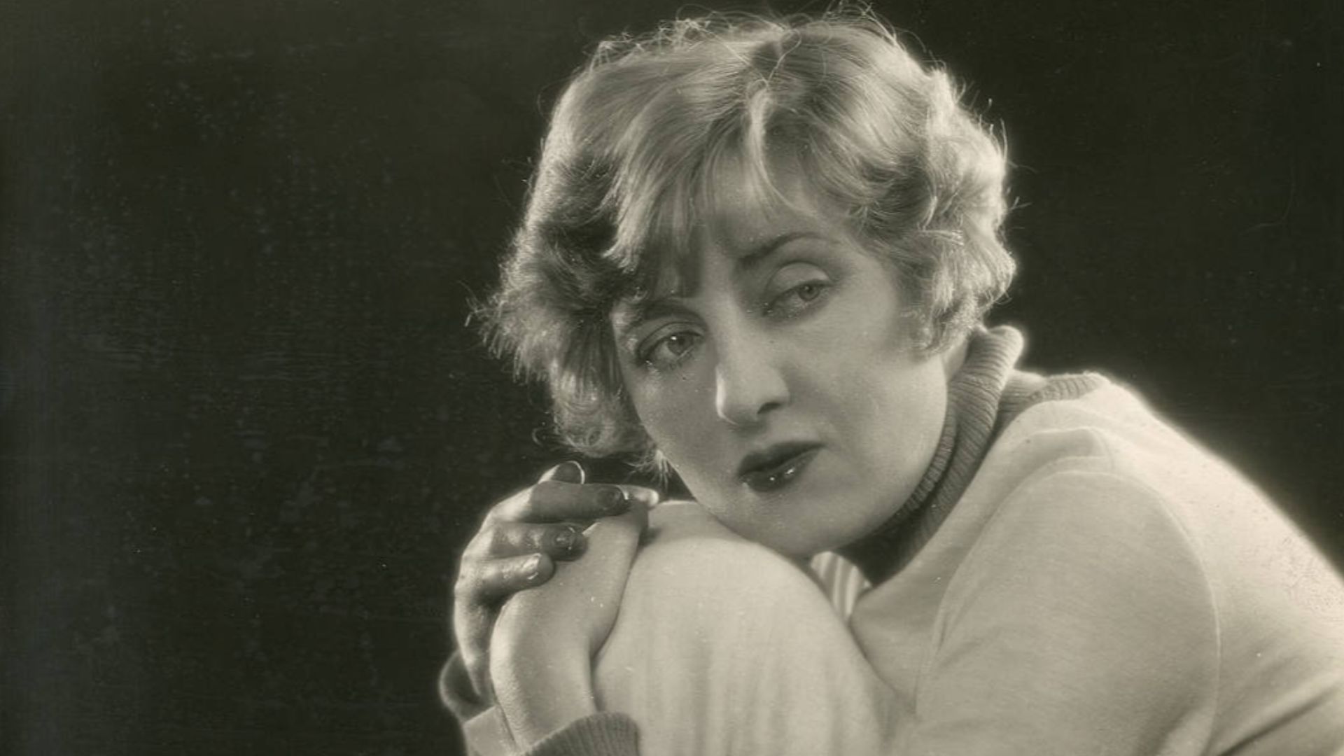 Peggy Hopkins Joyce, silent film actress. The American romantic drama film The Skyrocket (1926) was her only film that year, and the studio had a massive publicity campaign to promote her and the film.
Subjects (LCTGM): actresses