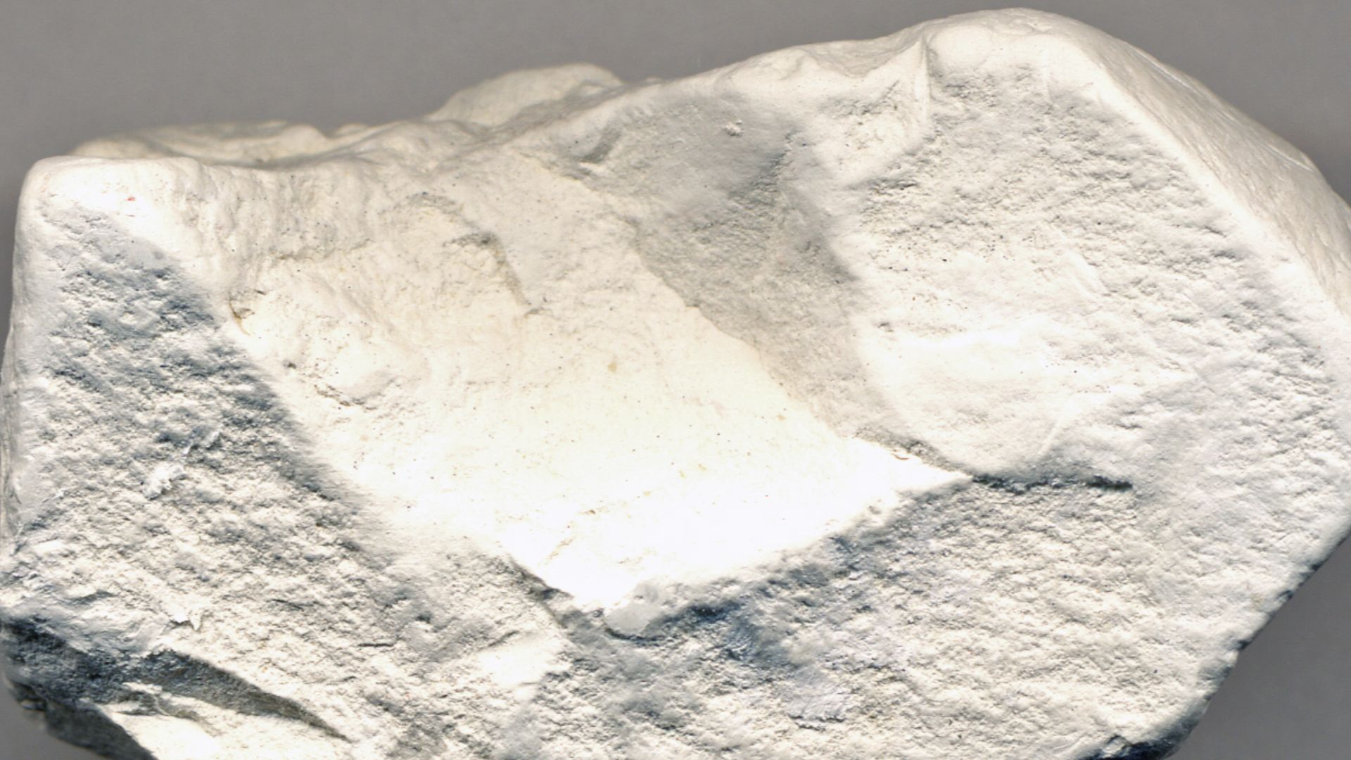 Kaolinite sample from Twiggs County, Georgia, USA. This sample is from the Cretaceous rocks of Georgia, where it occurs as lenses in paleodeltaic sands.