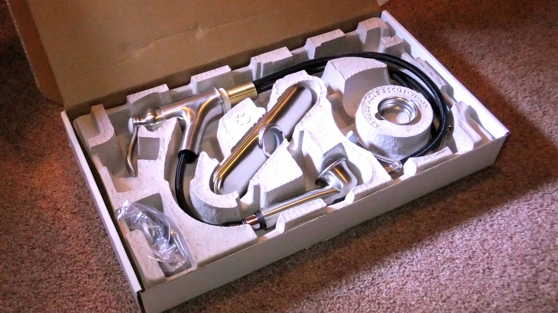 Molded pulp packaging for faucet