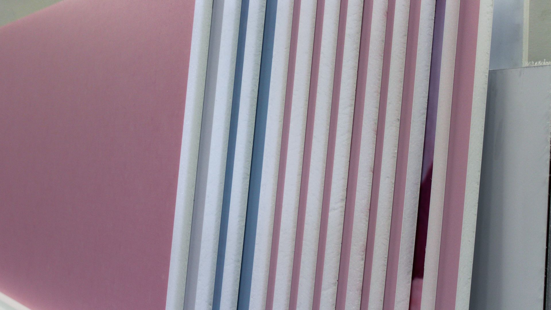 These high-quality foamboard sheets are leaning on each other and against the wall. These lightweight boards are coated in colorful inks ensuring durability and longevity. Find more details about the specifications of foam board printing:
https://www.squa