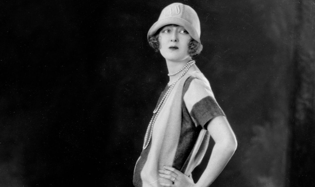 Fashion pictures Peggy Hopkins Joyce in a striped dress