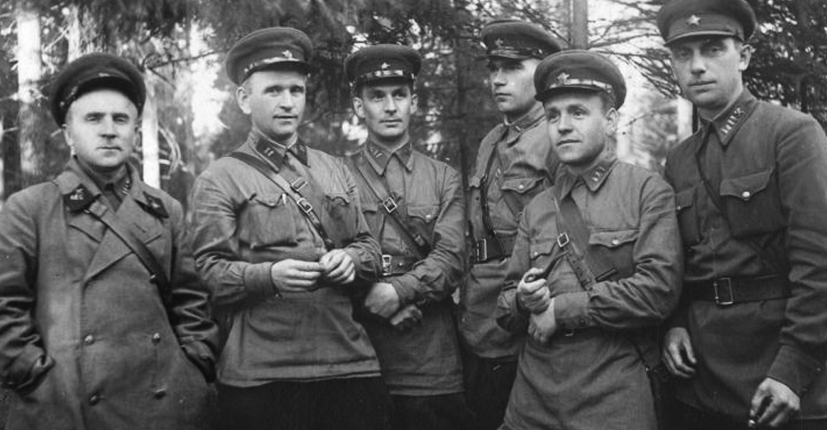 1942. July 22. Officers at the training ground. Leningrad Front.