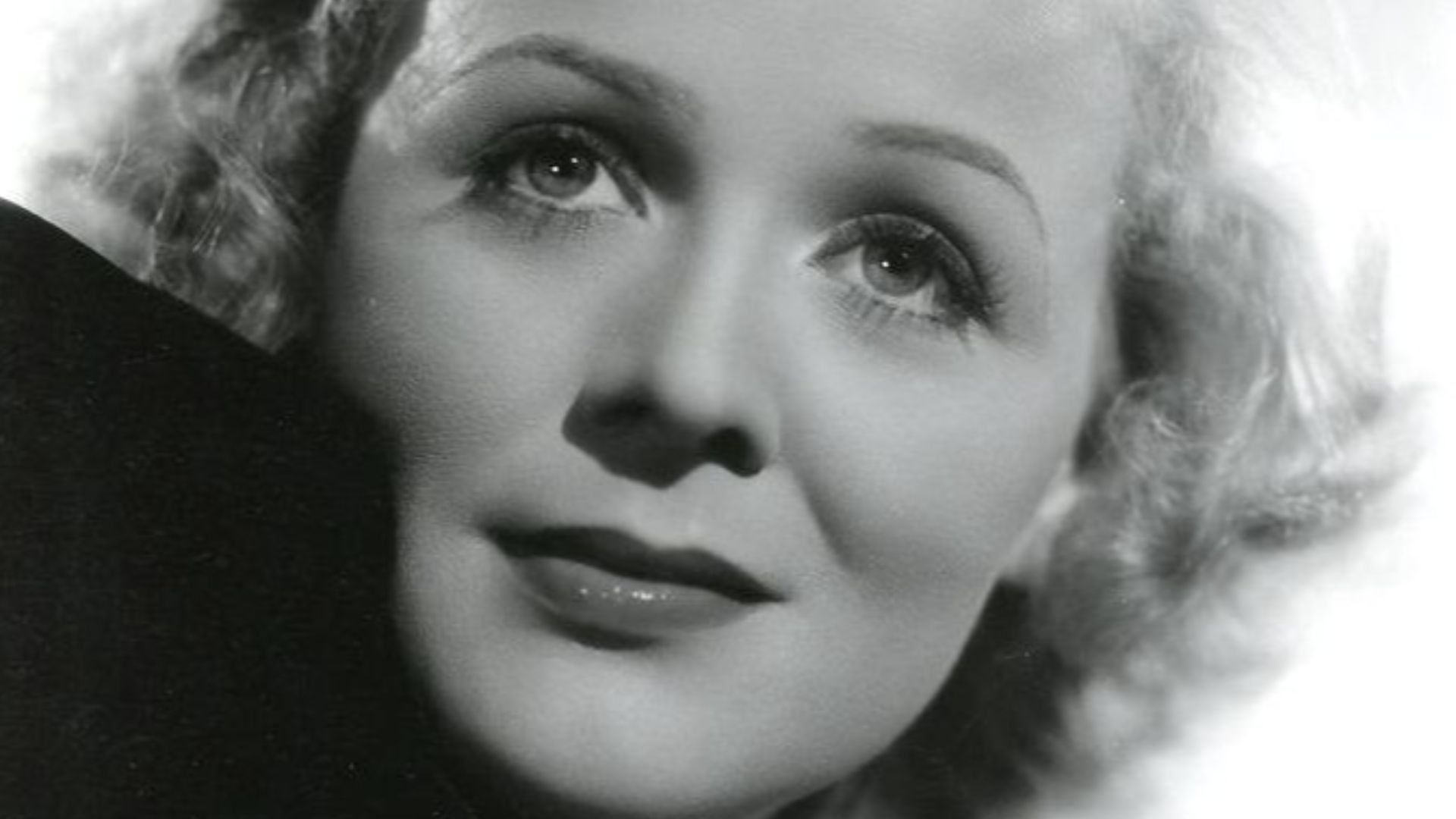 Studio portrait of actress Gloria Stuart