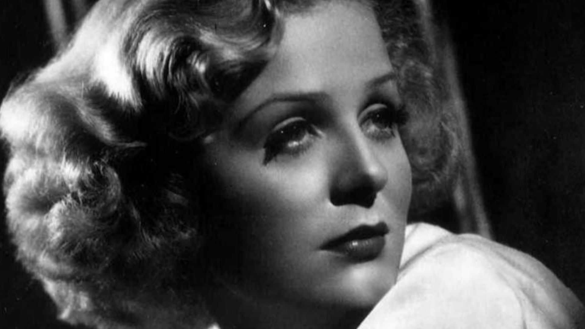 Publicity photo of Gloria Stuart for Argentinean Magazine. (Printed in USA)