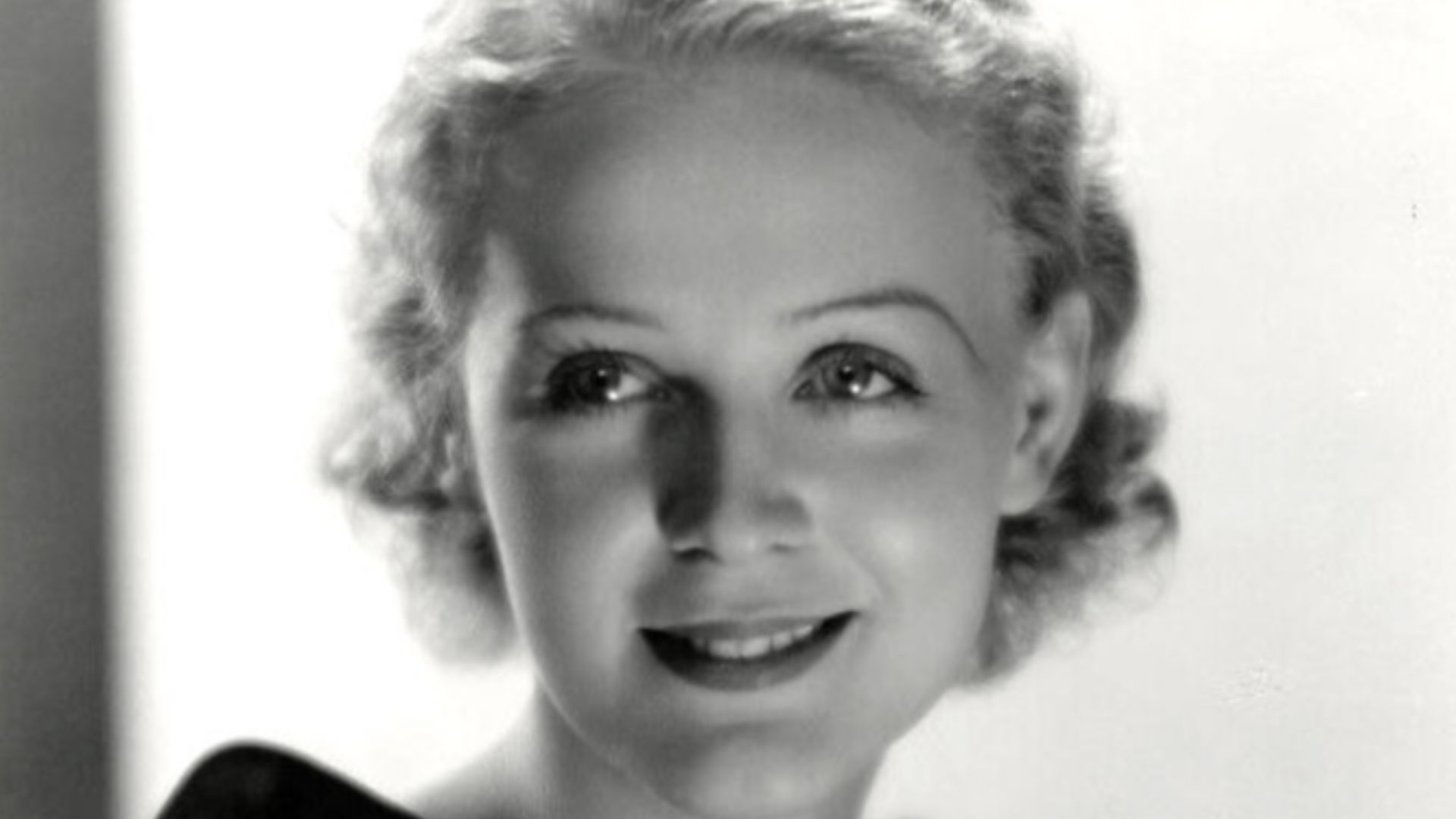 Gloria Stewart headshot in New Movie Magazine, 1932