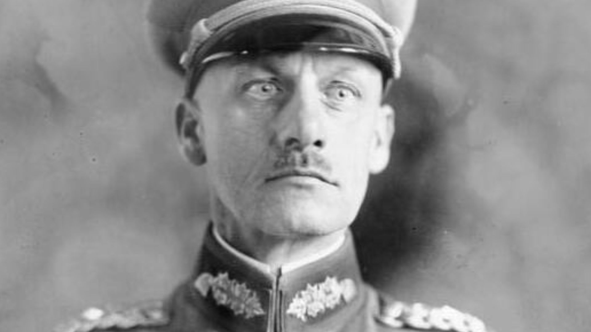 For documentary purposes the German Federal Archive often retained the original image captions, which may be erroneous, biased, obsolete or politically extreme. Wilhelm Ritter von Leeb
Generalleutnant Ritter Wilhelm von Leeb wird mit 1. Februar [1930] zum