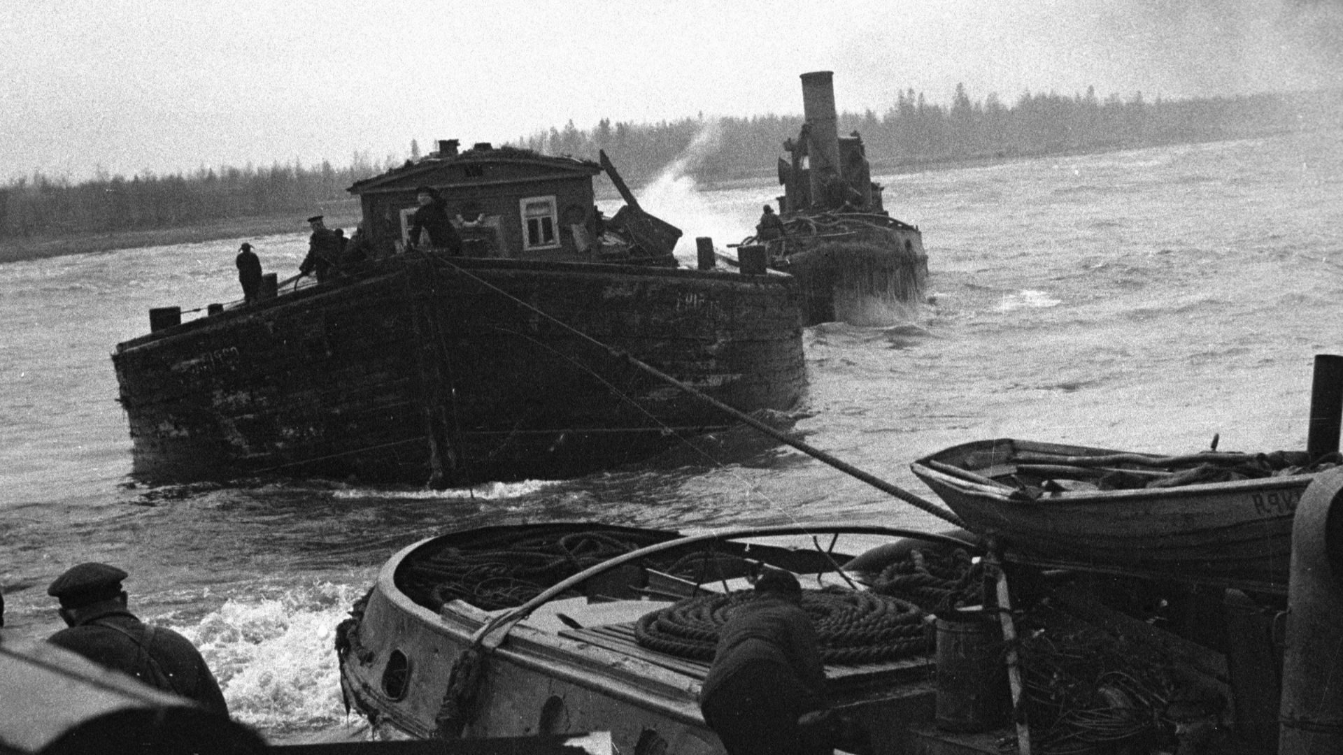 “Cutters carrying foodstuffs to besieged Leningrad on Ladoga Lake”. Cutters carrying foodstuffs to besieged Leningrad on Ladoga Lake.