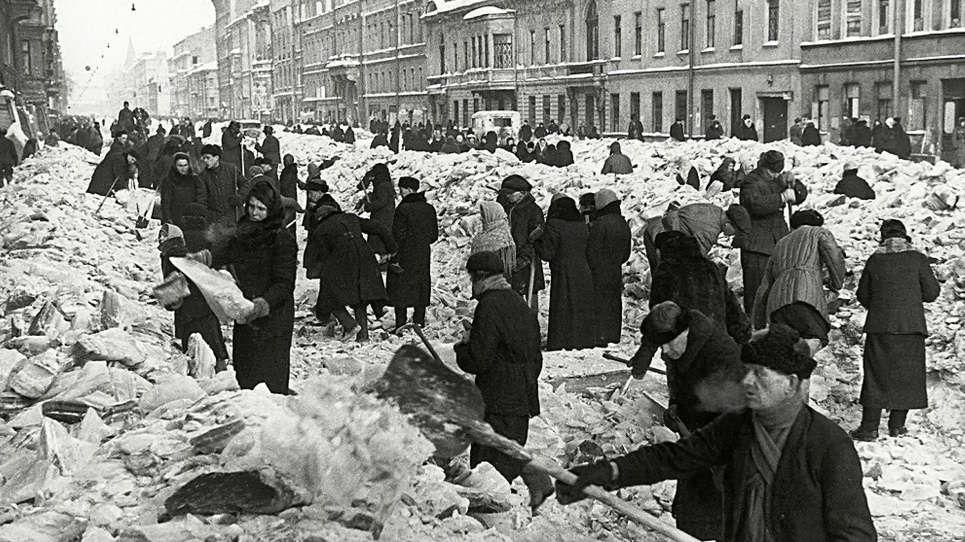 “Cleaning the streets”. Leningradians cleaning a street after the first winter in the besieged city.