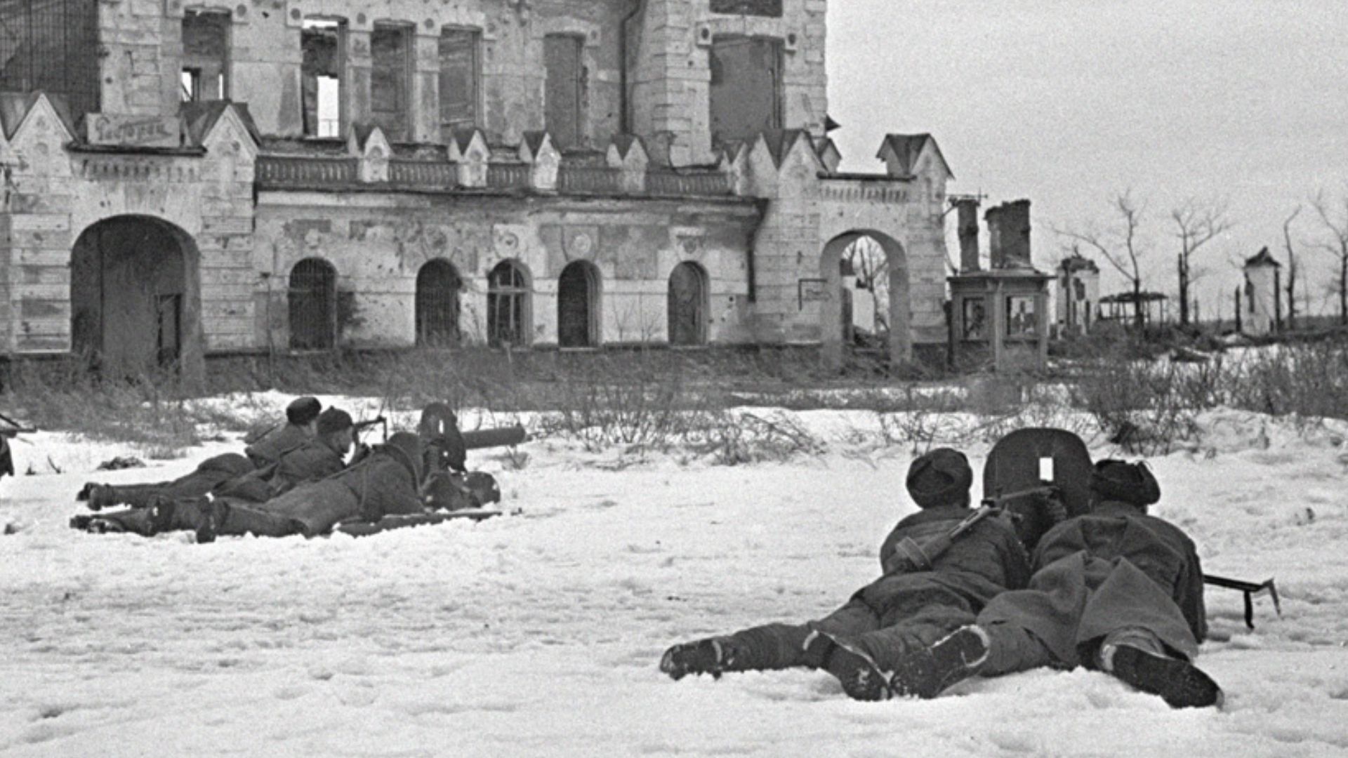 “A battle in the outskirts”. Soviet machine-gunners firing at the enemy near the old train station Detskoe Selo in Pushkin near Leningrad.