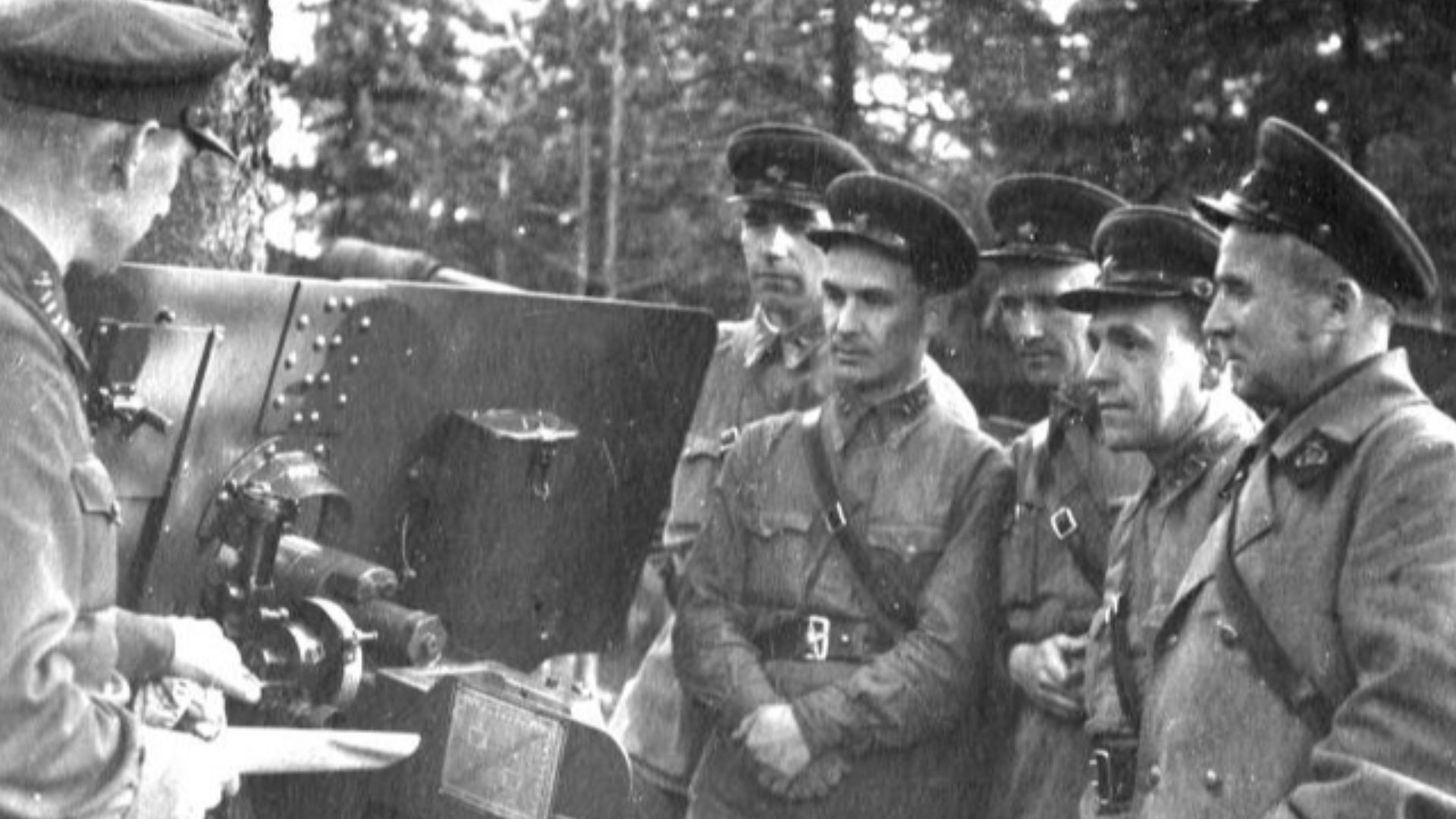 1942. Officers at the training ground. Leningrad Front.