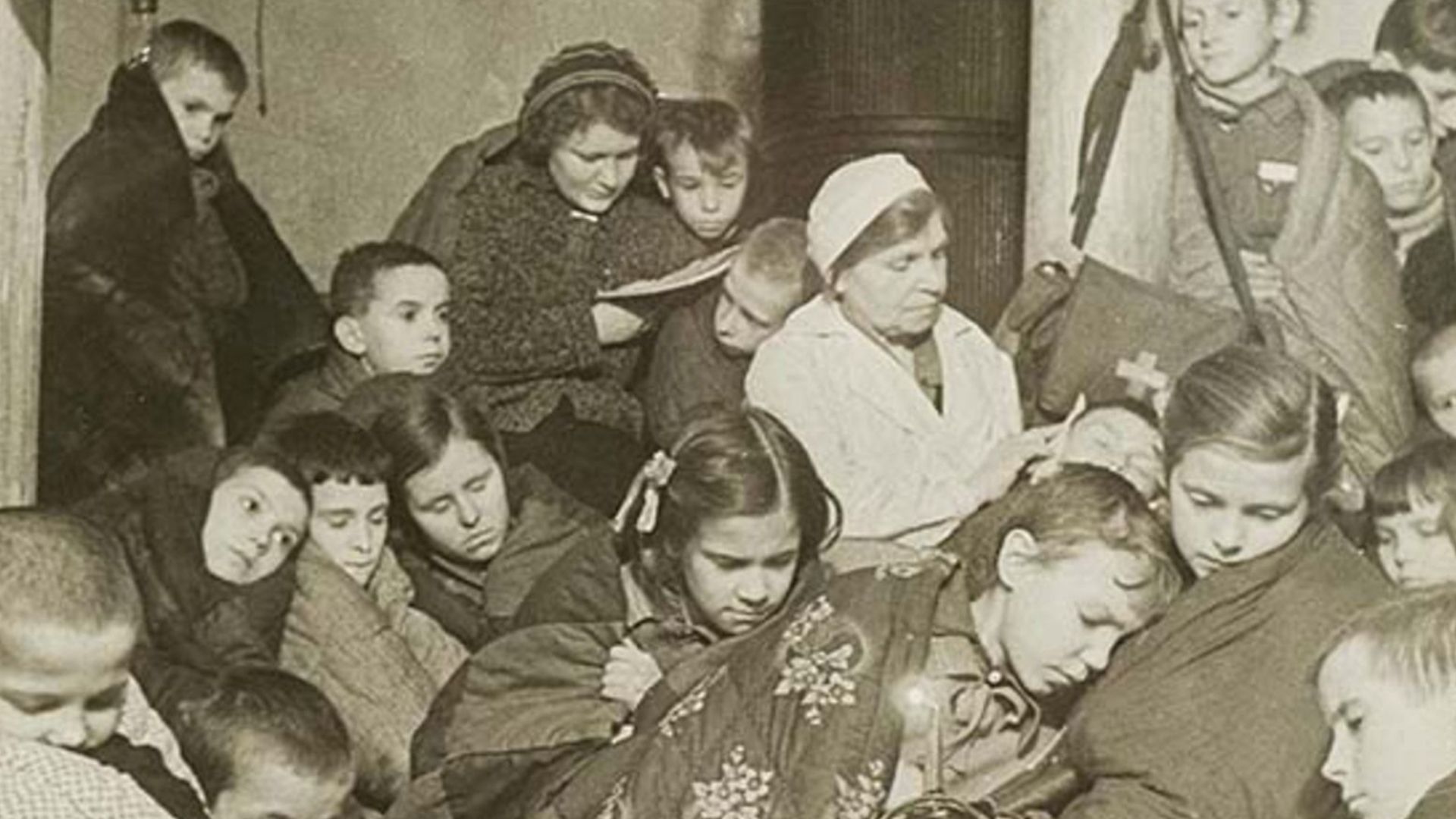 «Неспокойный сон» Ленинград, зима 1942/43 г. Фото С.Н. Струнникова. Главархив Москвы