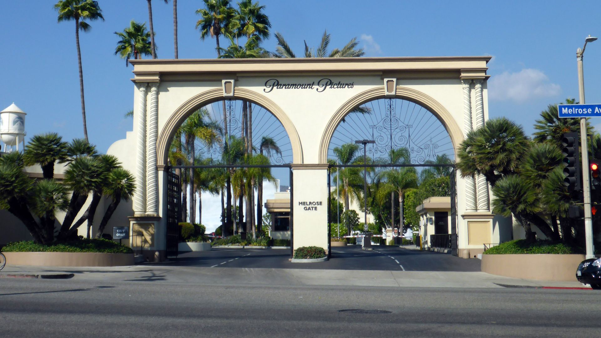 The Melrose Gate entrance to the studio lot of Paramount Pictures in the Hollywood neighborhood of Los Angeles, California. Photographed by user Coolcaesar on October 26, 2014.