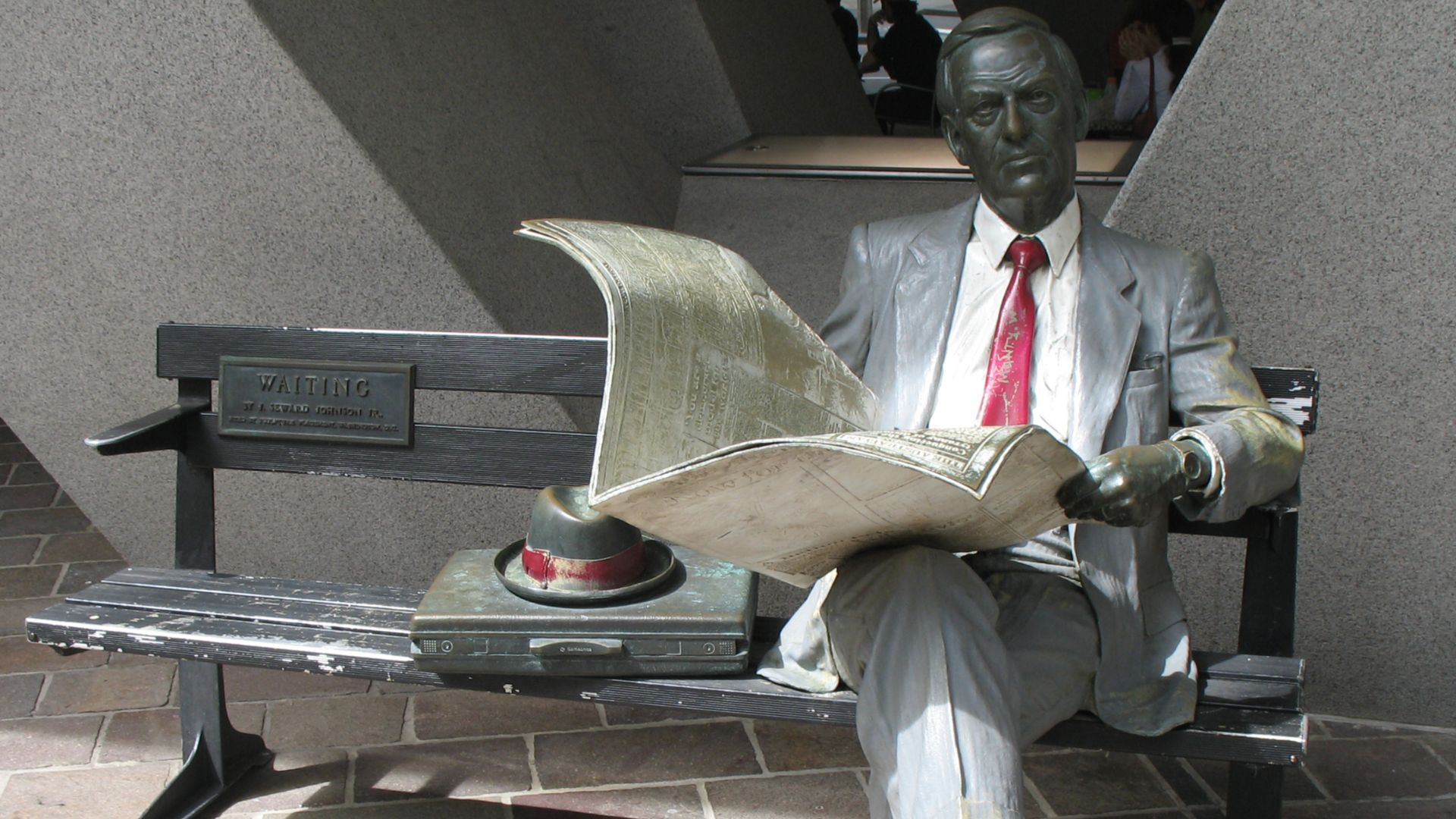 File:Waiting by John Seward Johnson Jr 29Sep2006.jpg