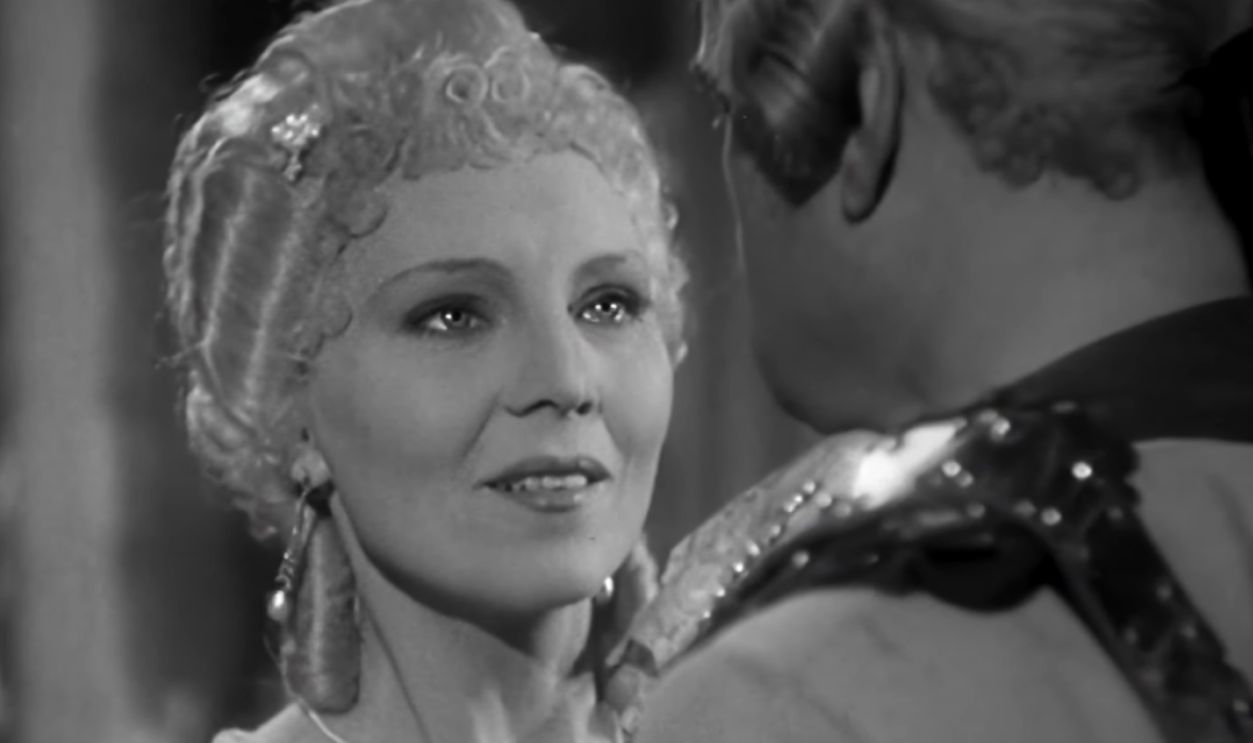 Screenshot from The Great King (1942)