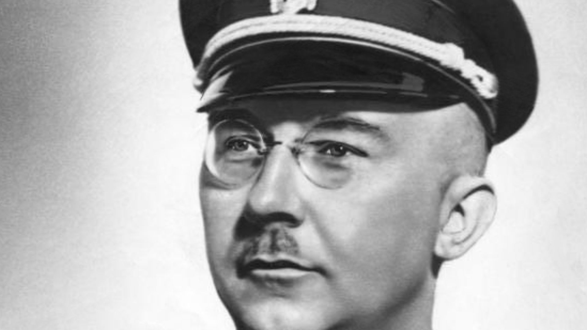 For documentary purposes the German Federal Archive often retained the original image captions, which may be erroneous, biased, obsolete or politically extreme. Heinrich Himmler
Zentralbild
Reichsführer SS Heinrich Himmler (Aufnahme 1938)
[Porträt Heinric
