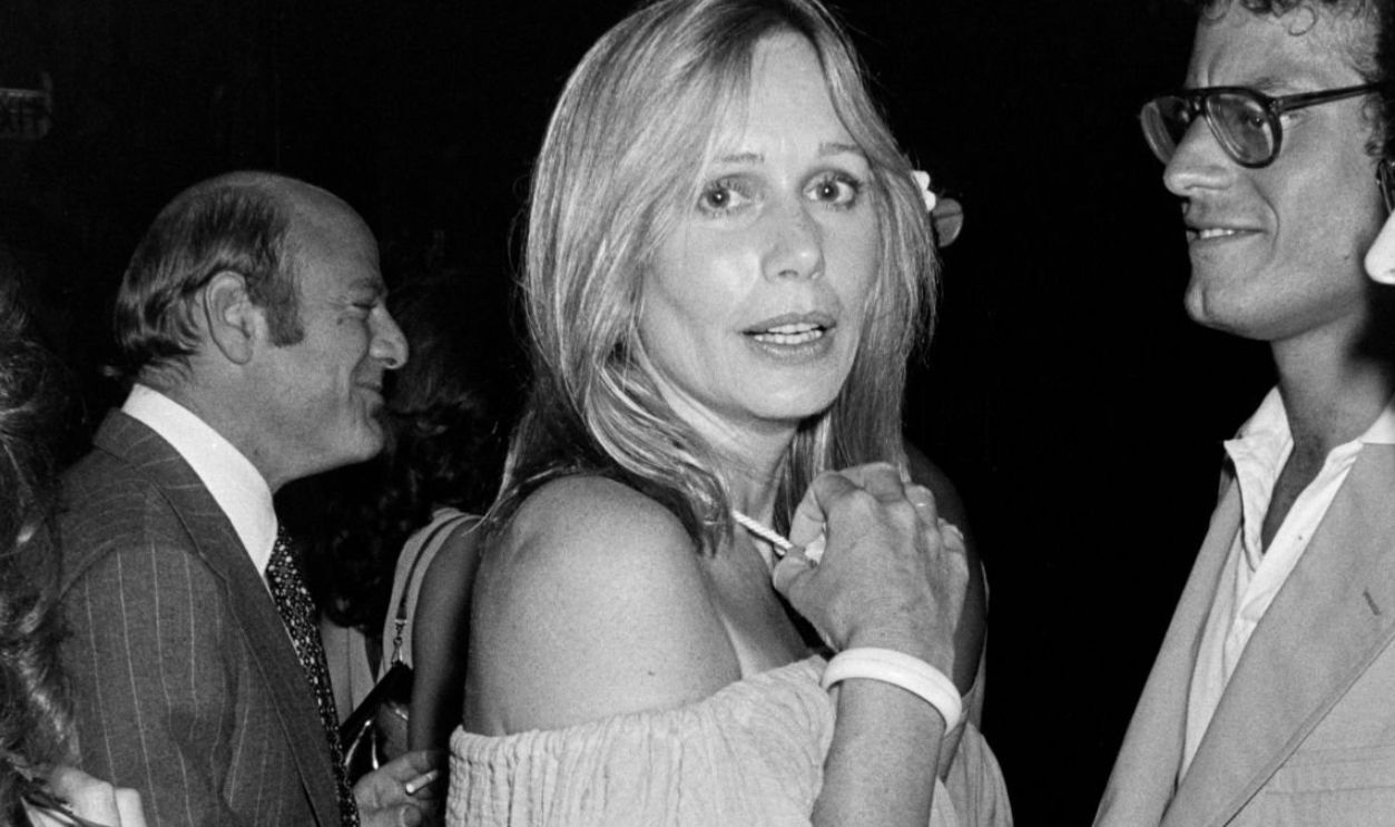 Barry Diller (L) and Sally Kellerman (C) attend a screening in Hollywood, California, on June 27, 1978. 