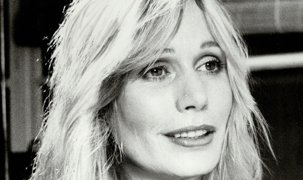 CANADA - OCTOBER 02: Injury prone: Sally Kellerman; filming in town this week; first hit her head on gate then hurt her wrist. 