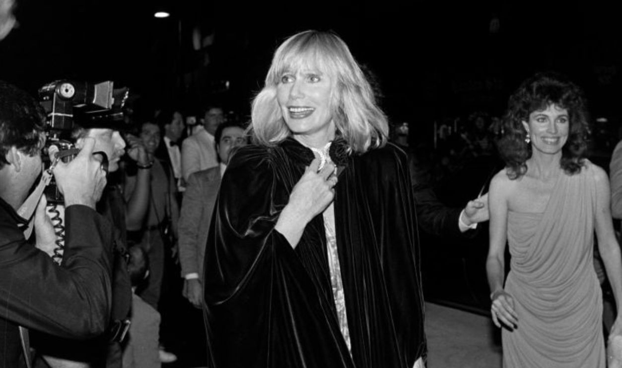 Sally Kellerman (C) and Cynthia Sikes (3rd from R) attend an event at the Gusman Center for the Performing Arts in Miami, Florida, on December 11, 1983. 
