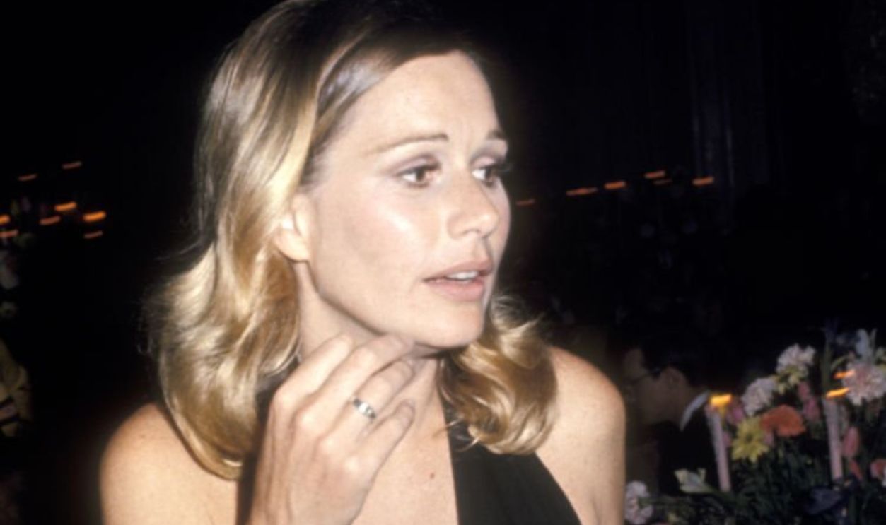 Actress Sally Kellerman attends the 43rd Annual Academy Awards Governor's Ball on April 15, 1971 at Beverly Hilton Hotel in Beverly Hills, California. 