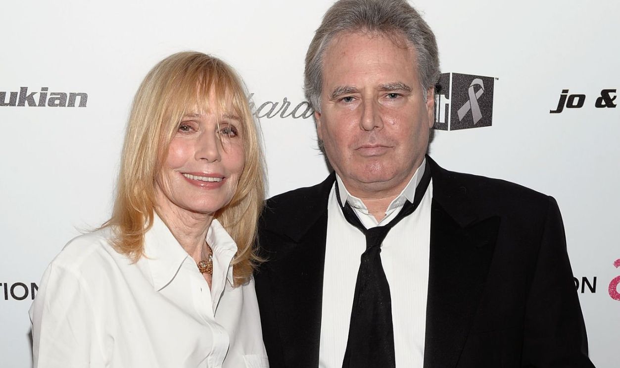 Actress Sally Kellerman and Jonathan D. Krane arrives at the 17th Annual Elton John AIDS Foundation Oscar party held at the Pacific Design Center on February 22, 2009 in West Hollywood, California. 