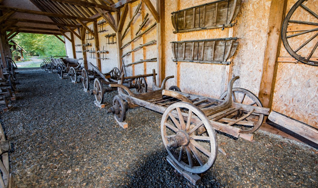 Medieval animal drawn cart is built on two or four wheels,two wheeled one called chariot or cotiga,transports products over short distance and four wheeled cart is vehicle used in all rural localities